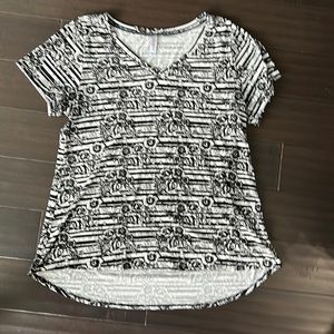 Lularoe XL Christy T-shirt. Black and white flowers